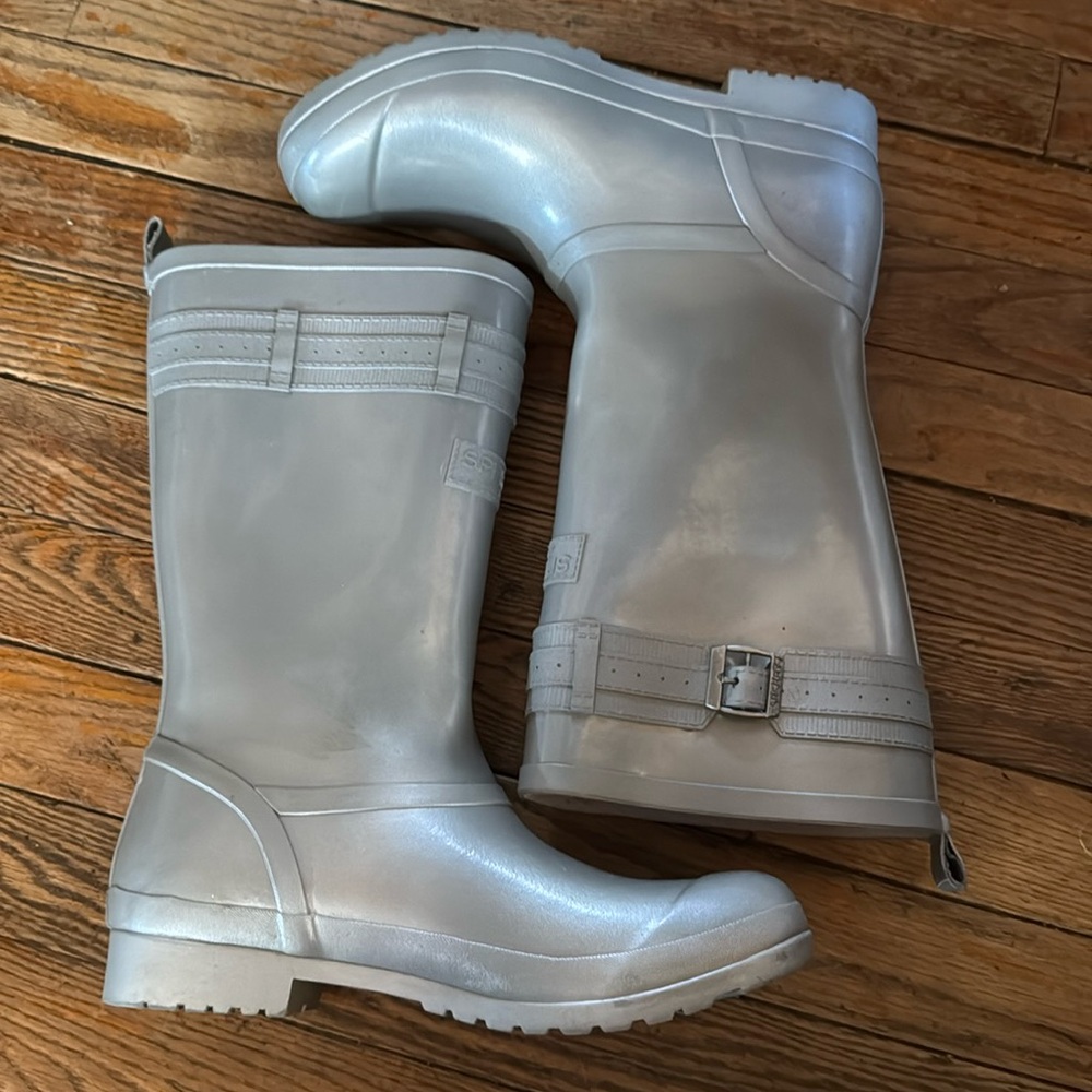 Sperry rain boots 
Women’s size 8.5